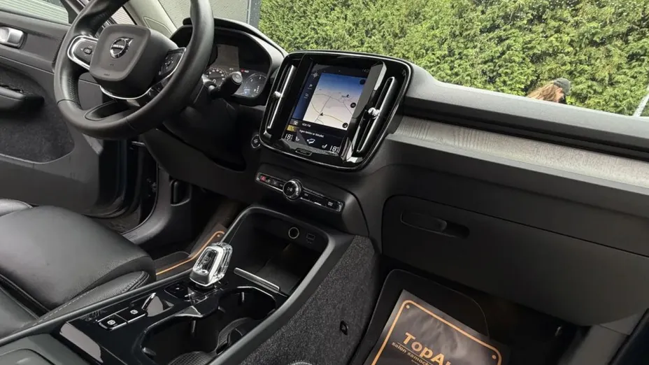 VOLVO XC40 -