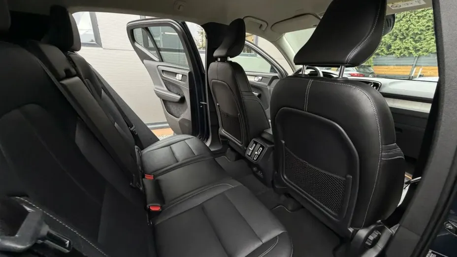 VOLVO XC40 -