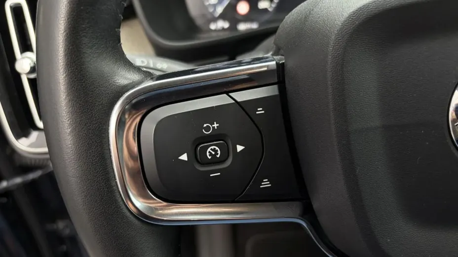 VOLVO XC40 -