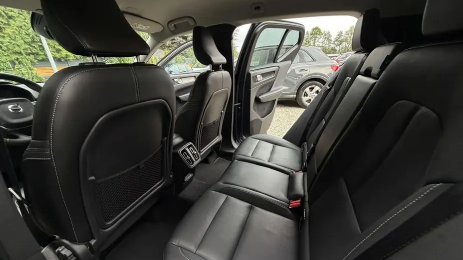 VOLVO XC40 -