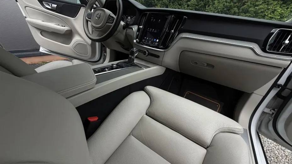 VOLVO V60 -