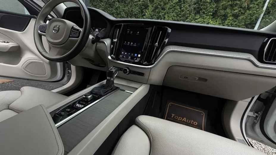 VOLVO V60 -