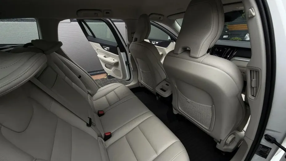 VOLVO V60 -