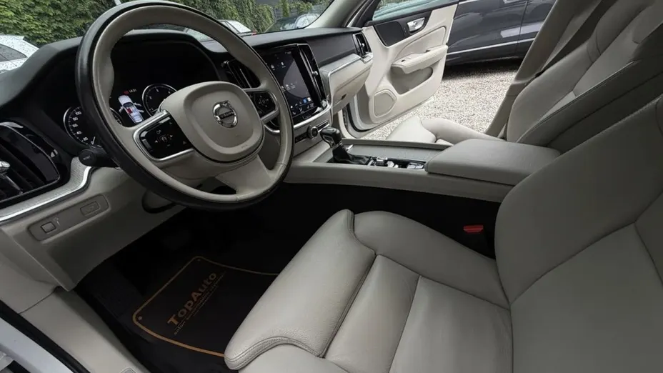 VOLVO V60 -