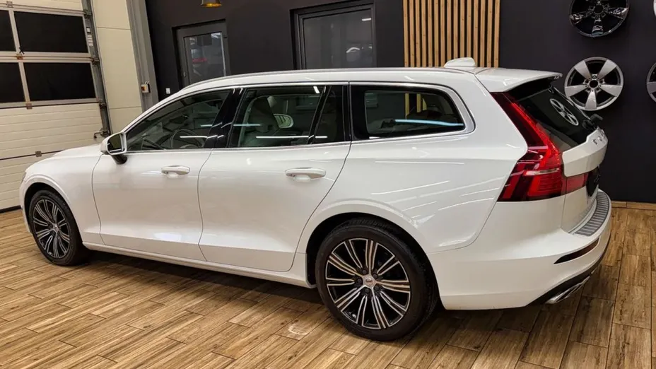 VOLVO V60 -