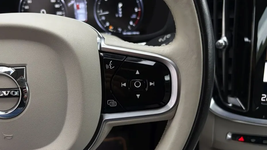 VOLVO V60 -