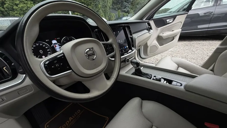 VOLVO V60 -