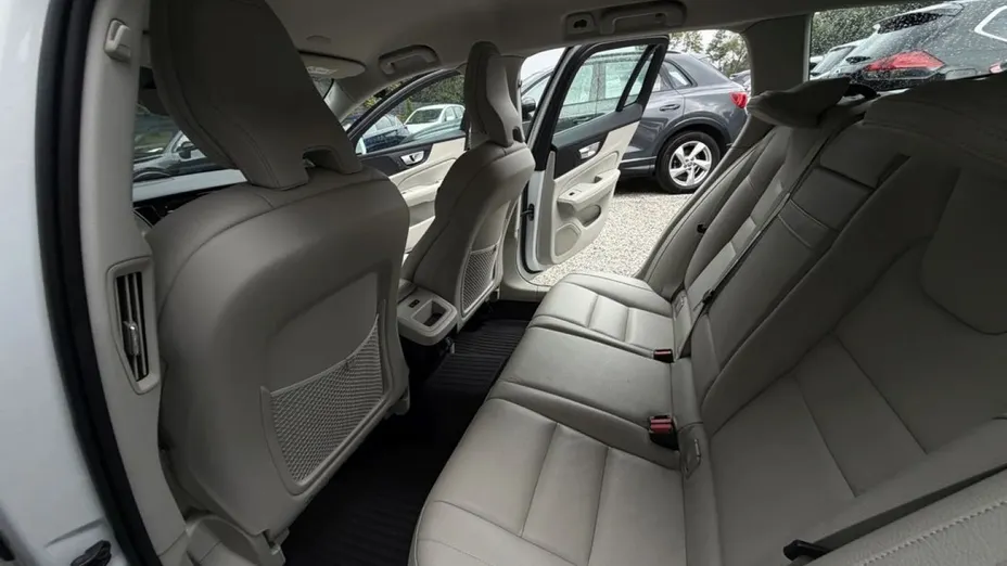 VOLVO V60 -
