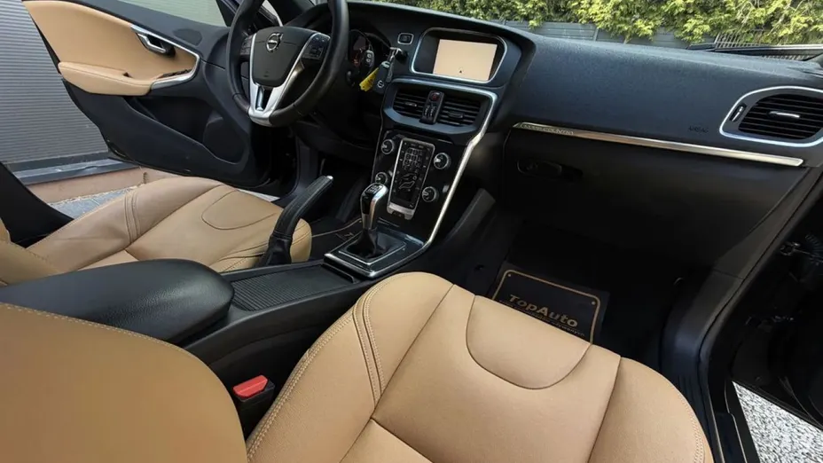 VOLVO V40 Cross Country -