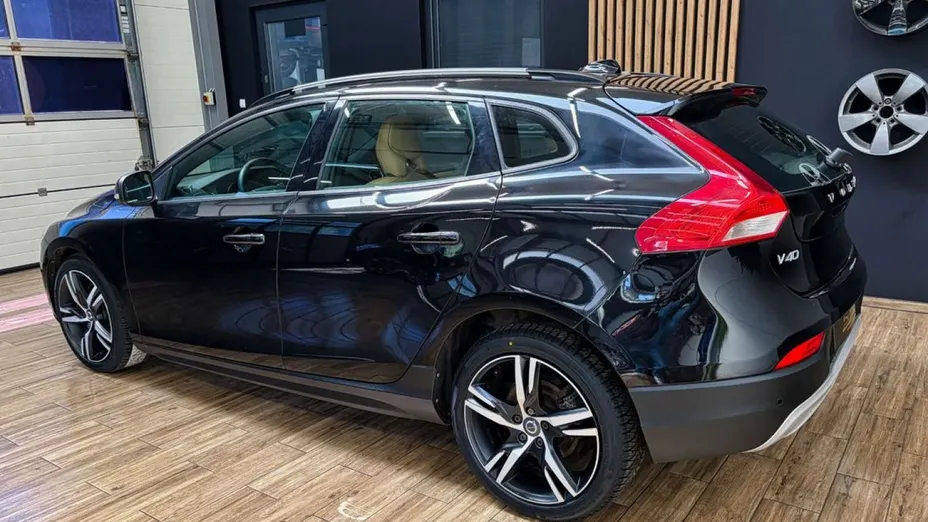 VOLVO V40 Cross Country -