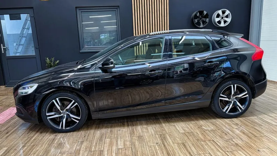 VOLVO V40 Cross Country -