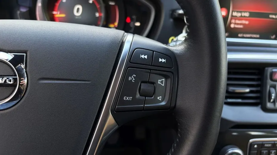 VOLVO V40 Cross Country -