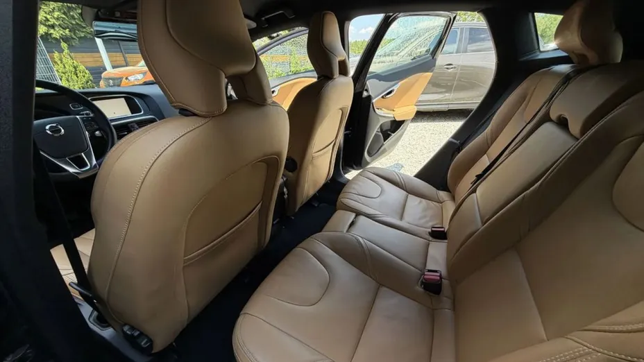 VOLVO V40 Cross Country -