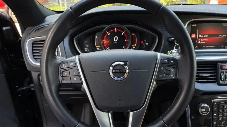 VOLVO V40 Cross Country -