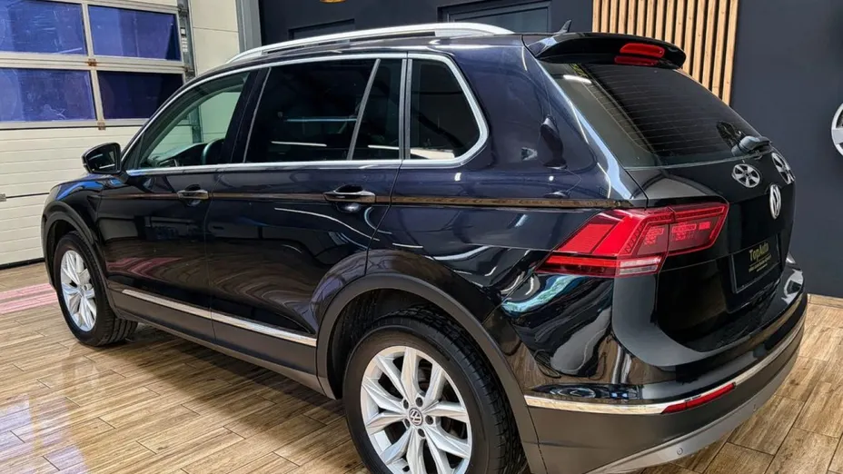 VOLKSWAGEN Tiguan -