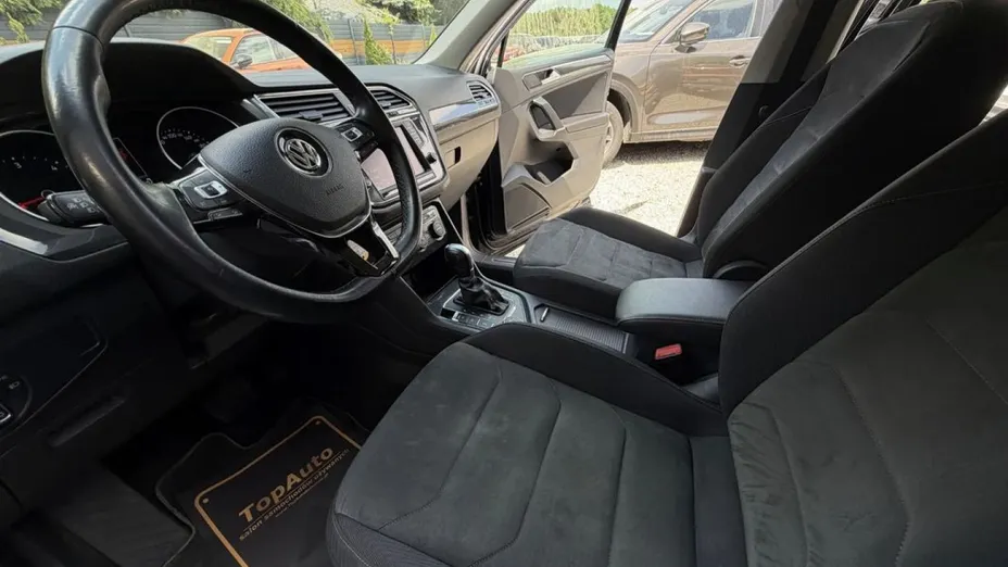 VOLKSWAGEN Tiguan -