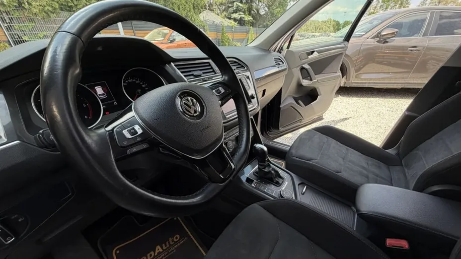 VOLKSWAGEN Tiguan -