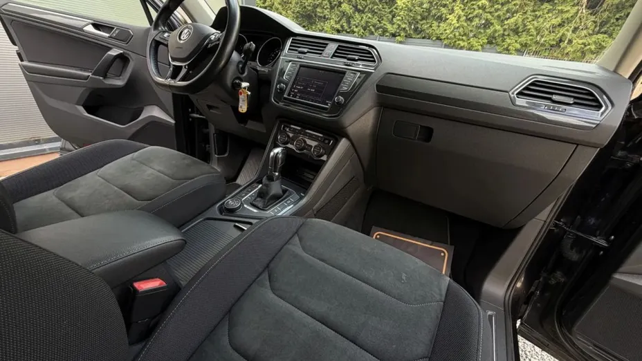 VOLKSWAGEN Tiguan -