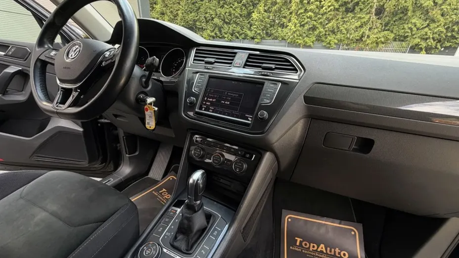 VOLKSWAGEN Tiguan -