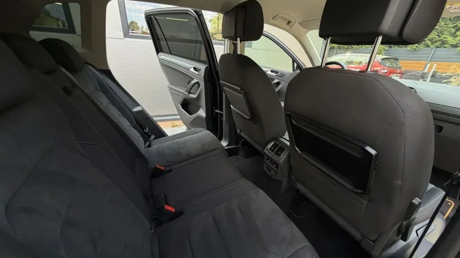 VOLKSWAGEN Tiguan -