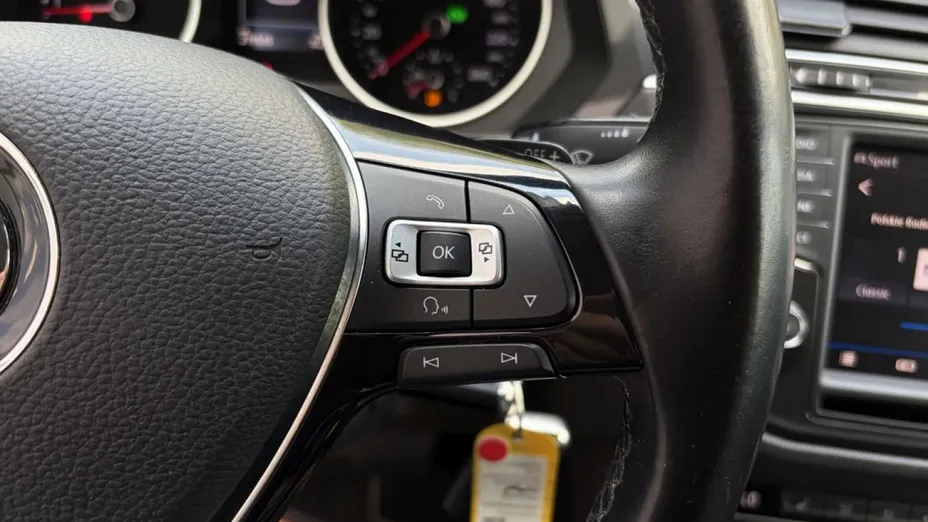 VOLKSWAGEN Tiguan -