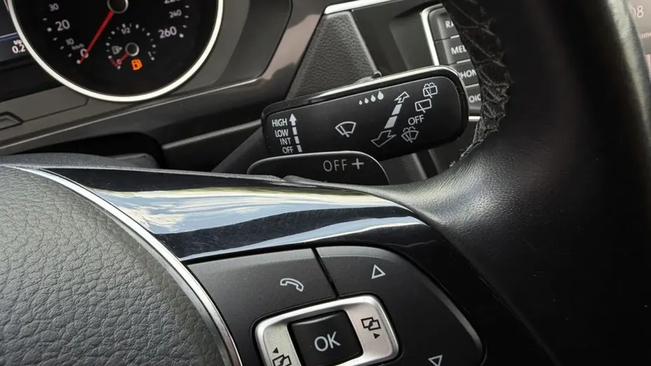 VOLKSWAGEN Tiguan -
