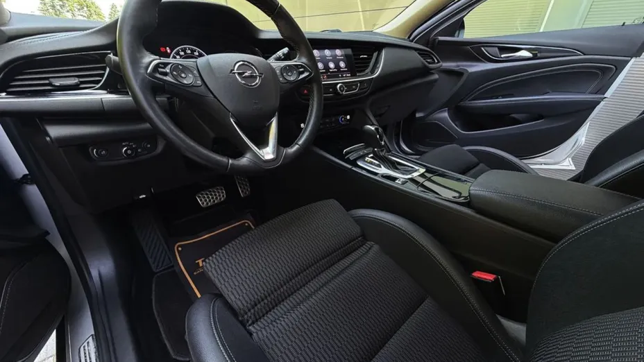 OPEL Insignia -