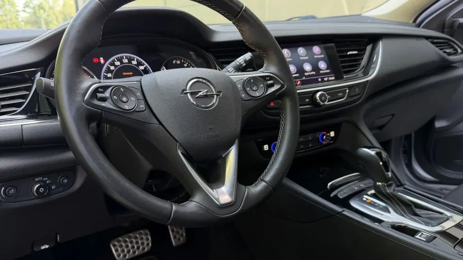 OPEL Insignia -