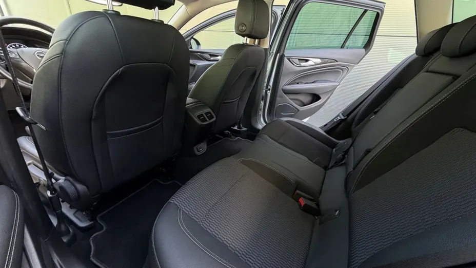 OPEL Insignia -