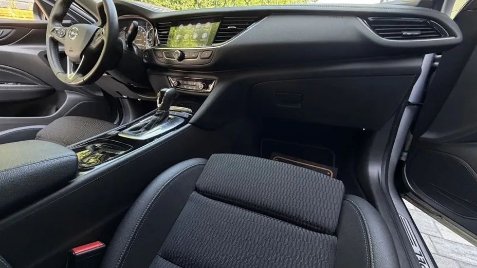 OPEL Insignia -