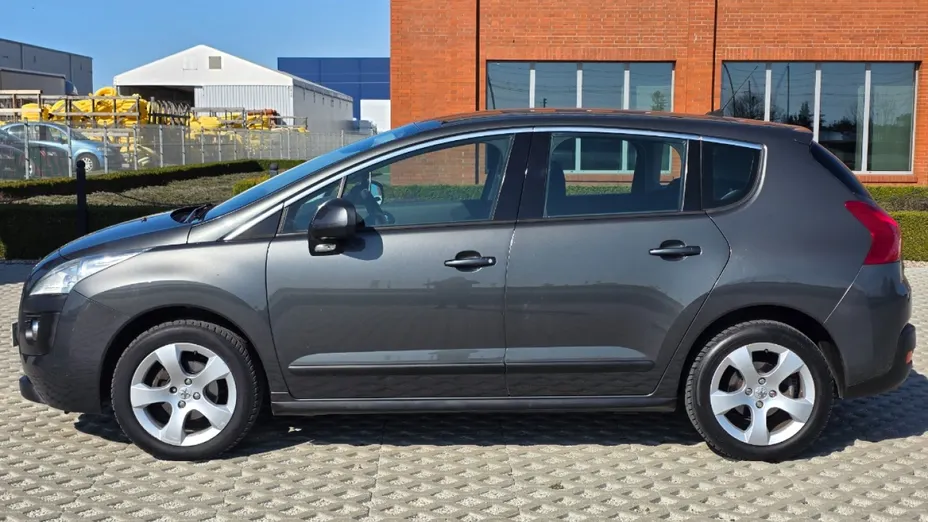 PEUGEOT 3008 -