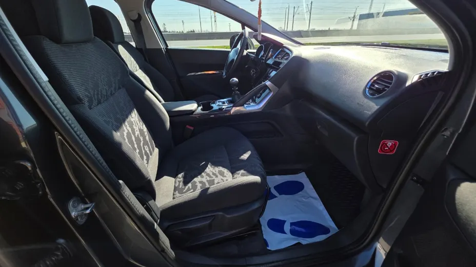 PEUGEOT 3008 -