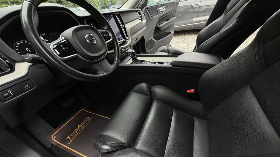 VOLVO XC60 -
