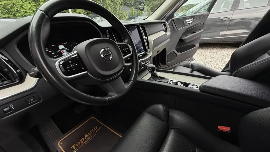VOLVO XC60 -