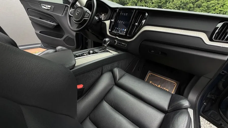 VOLVO XC60 -