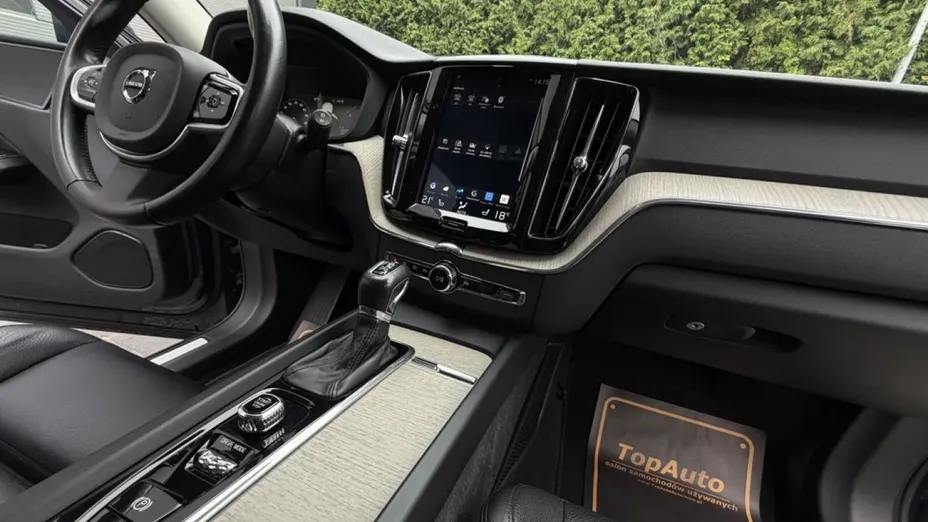 VOLVO XC60 -