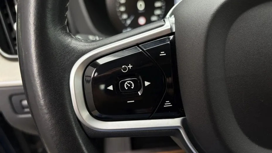VOLVO XC60 -