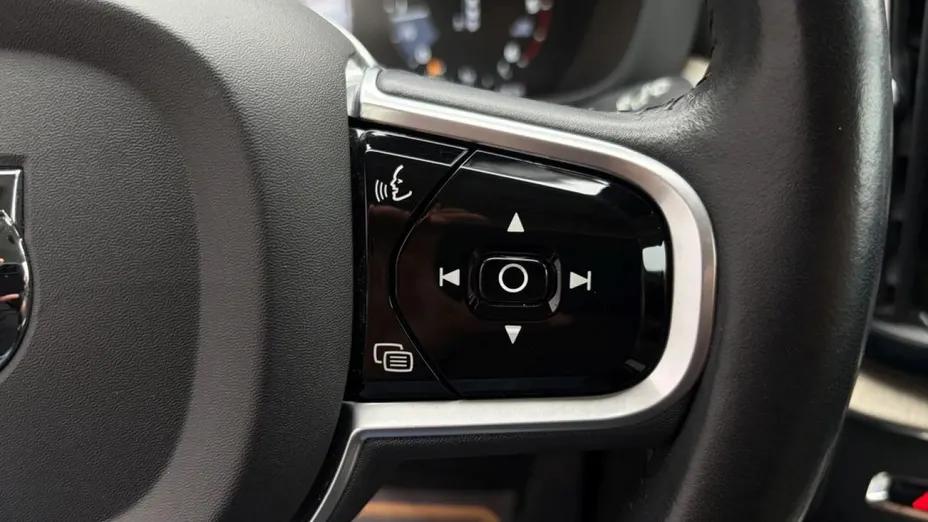 VOLVO XC60 -