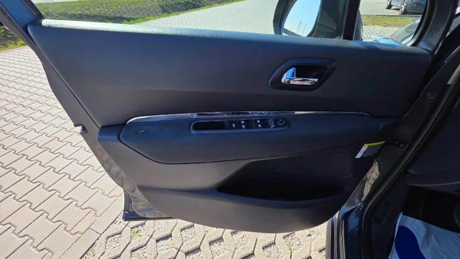 PEUGEOT 3008 -