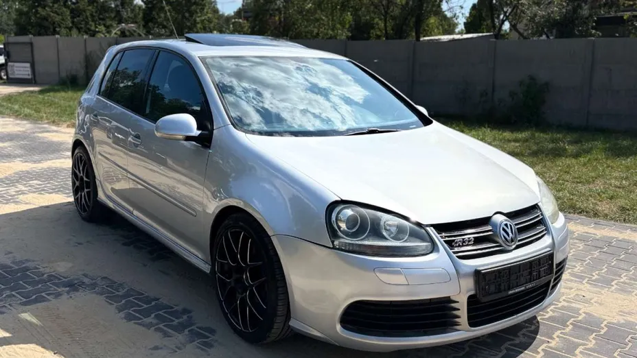 VOLKSWAGEN Golf -