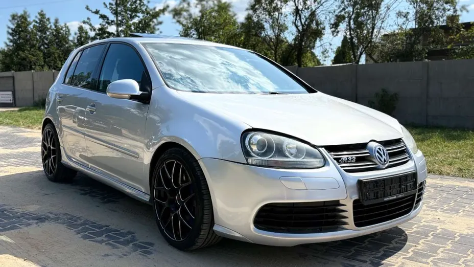 VOLKSWAGEN Golf -