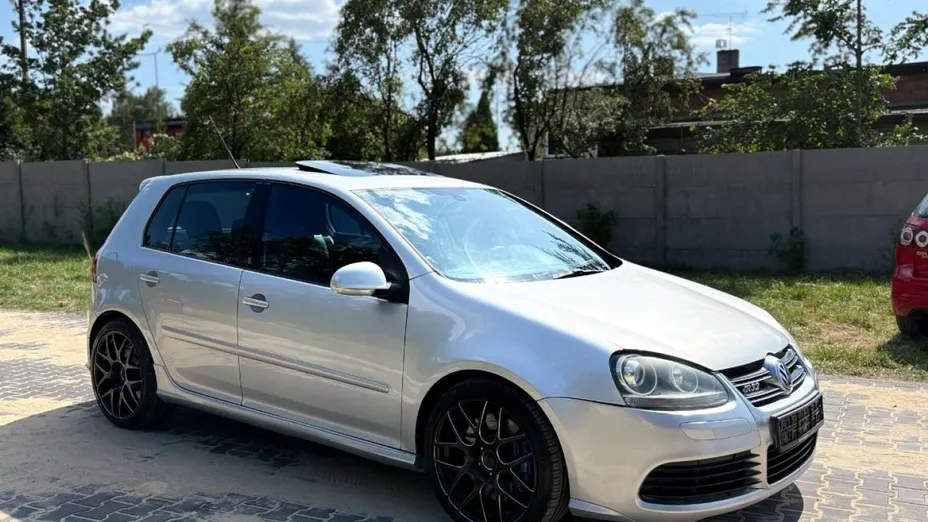 VOLKSWAGEN Golf -