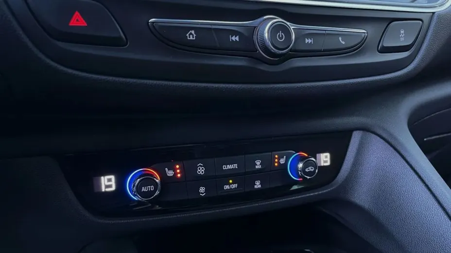 OPEL Insignia -