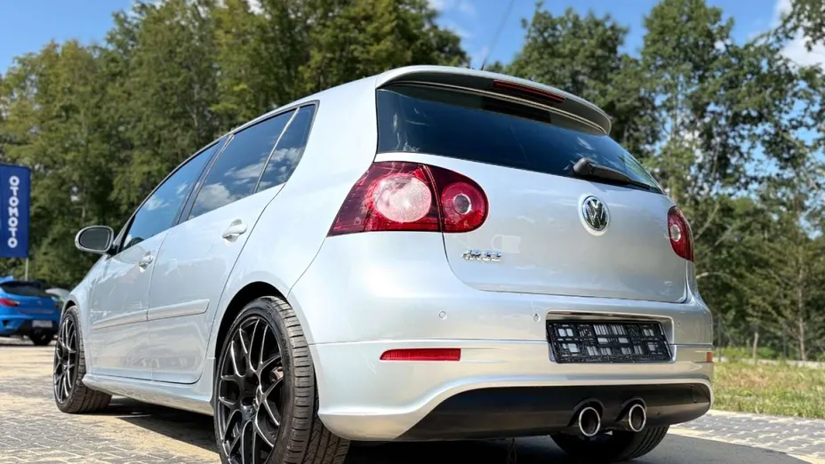 VOLKSWAGEN Golf -