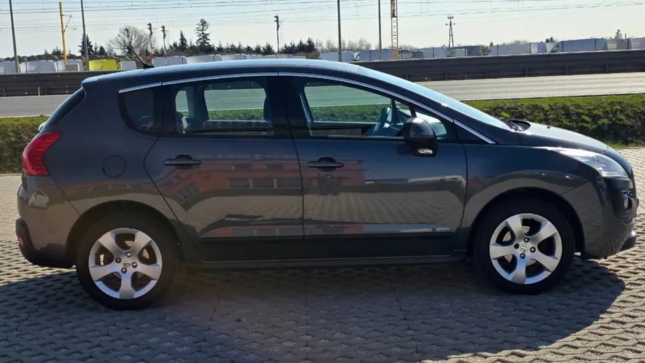 PEUGEOT 3008 -