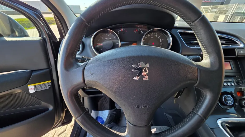 PEUGEOT 3008 -