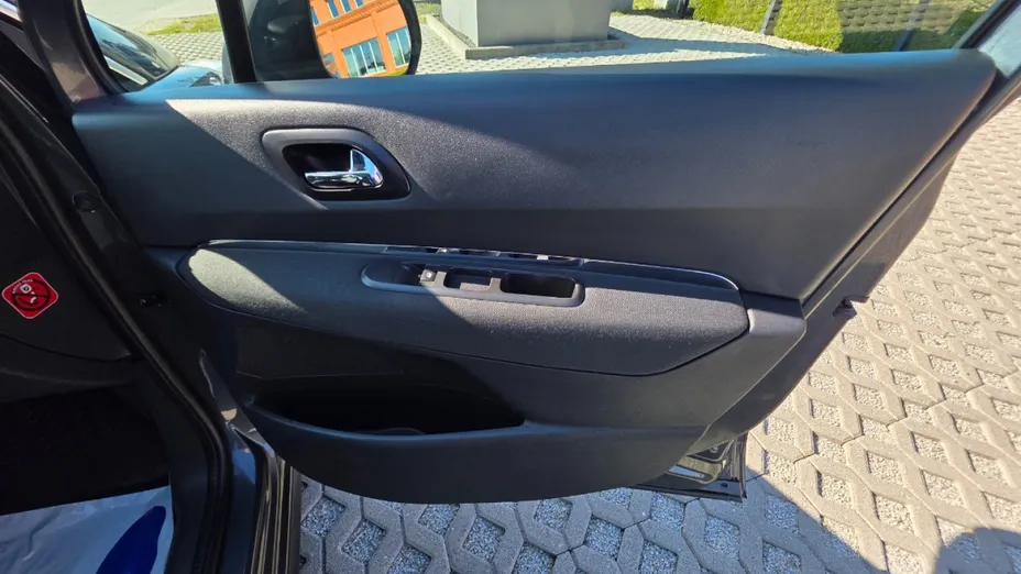 PEUGEOT 3008 -