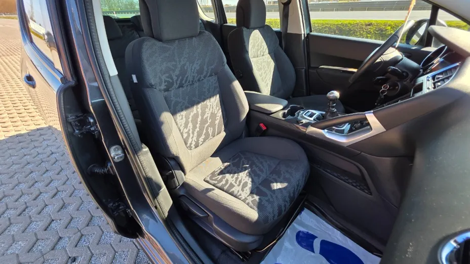 PEUGEOT 3008 -