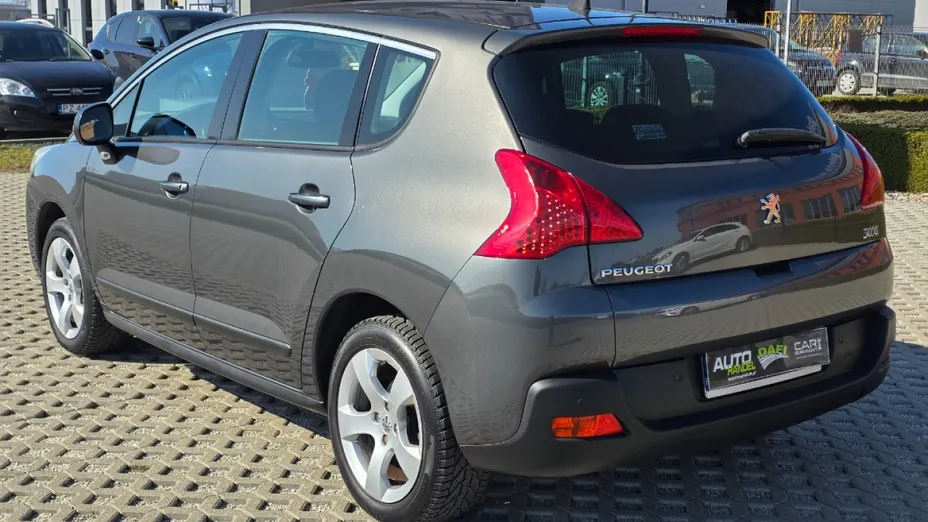 PEUGEOT 3008 -