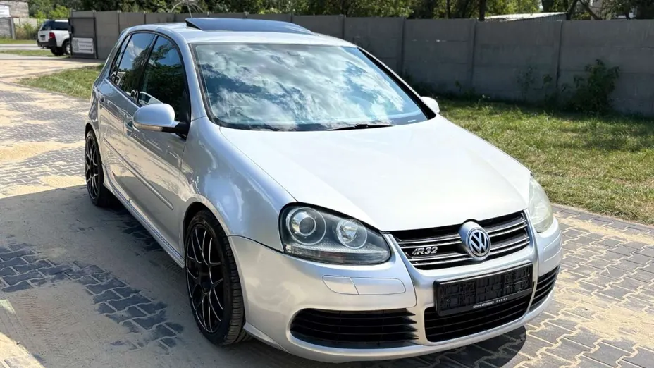 VOLKSWAGEN Golf -